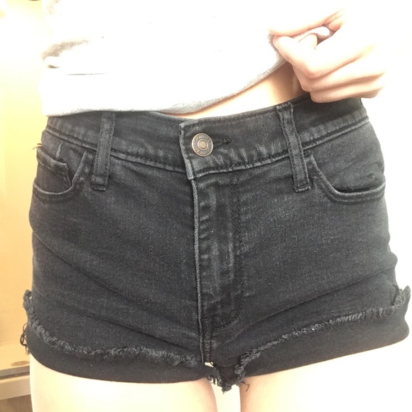 SOLD(on Merc) Abercrombie & Fitch black shorts - Picture 3 of 4